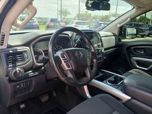 Used 2022 Nissan Titan SV w/ SV Convenience Package RWD image 50