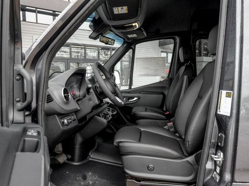 Used 2025 Mercedes-Benz Sprinter 2500 image 14