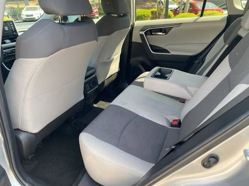 Used 2021 Toyota RAV4 XLE w/ Convenience Package FWD image 20