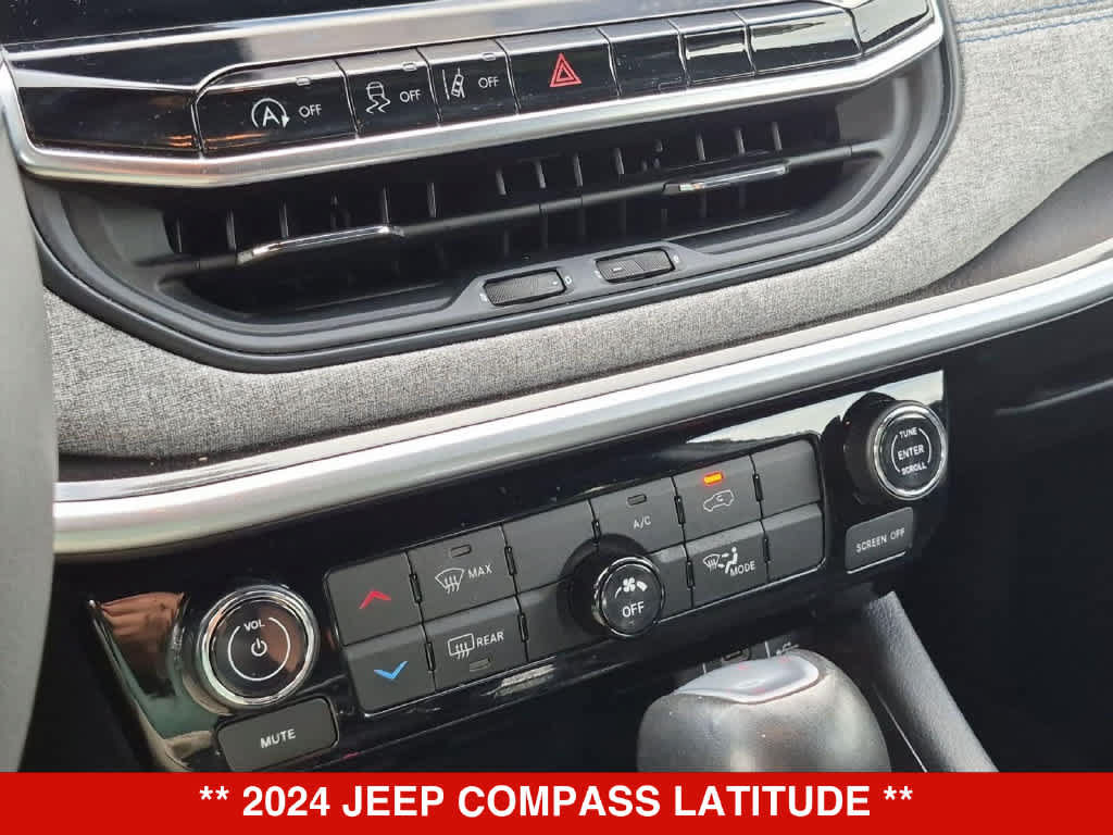 Used 2024 Jeep Compass Latitude AWD/4WD image 30