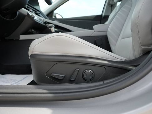 Certified 2026 Hyundai Elantra Limited FWD image 22