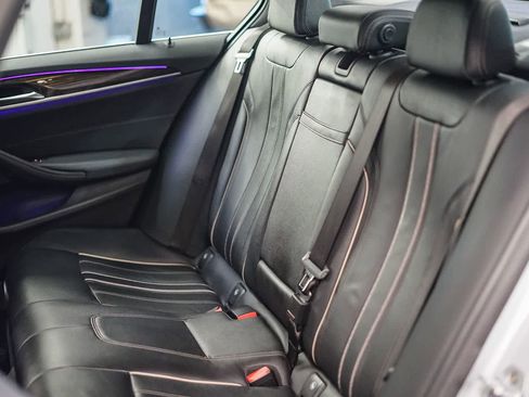 Used 2019 BMW 530e 530e iPerformance w/ Premium Package image 18