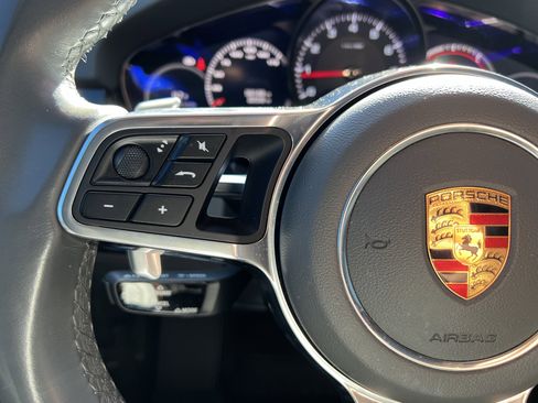 Used 2019 Porsche Cayenne image 19