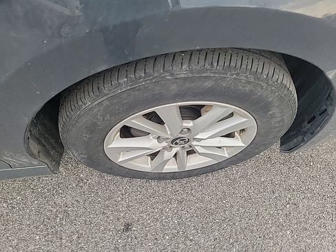 Used 2025 Toyota Camry LE image 9