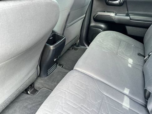 Used 2018 Toyota Tacoma TRD Sport image 13