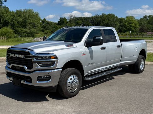 Used 2026 RAM 3500 Big Horn AWD/4WD image 2
