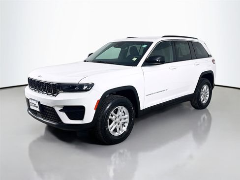 Used 2024 Jeep Grand Cherokee Laredo w/ Trailer Tow Package AWD/4WD image 5