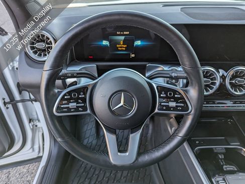 Used 2023 Mercedes-Benz GLB 250 4MATIC image 18
