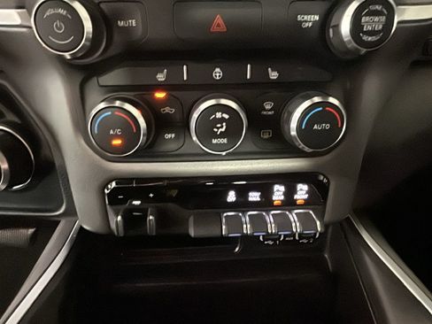 Used 2020 RAM 1500 Big Horn AWD/4WD image 26