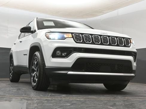 Used 2025 Jeep Compass Limited AWD/4WD image 10