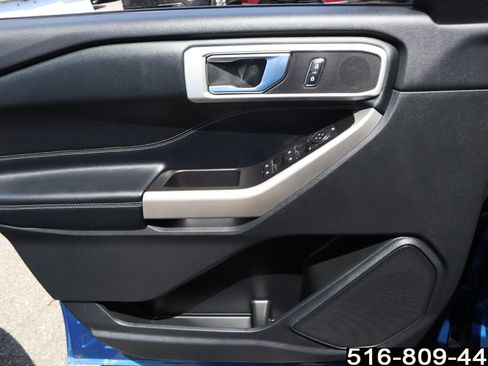 Used 2022 Ford Explorer XLT w/ Equipment Group 202A AWD/4WD image 12