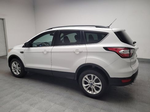 Used 2018 Ford Escape SE FWD image 3
