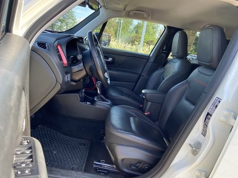 Used 2023 Jeep Renegade Trailhawk w/ Trailhawk Elite Group AWD/4WD image 34