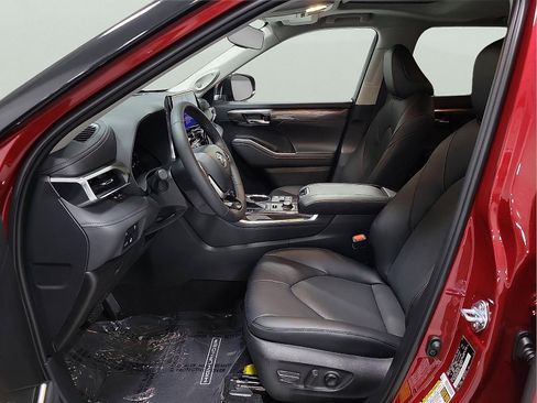New 2026 Toyota Highlander Limited AWD/4WD image 9