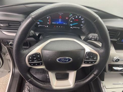 Used 2023 Ford Explorer XLT w/ Equipment Group 202A AWD/4WD image 23