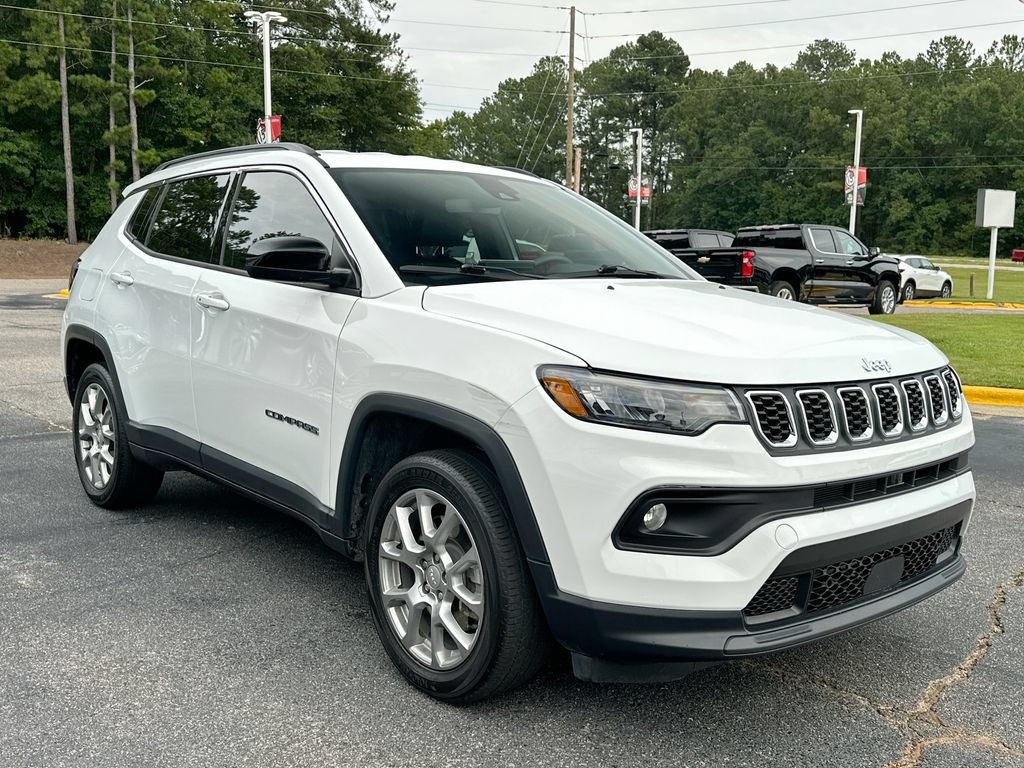 Used 2024 Jeep Compass Latitude AWD/4WD image 2