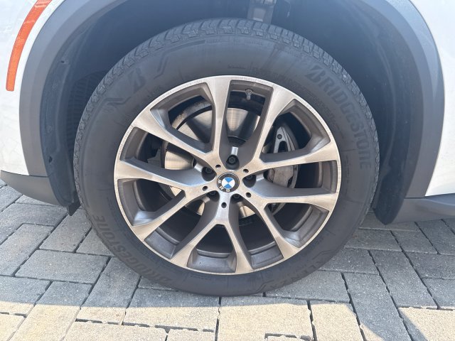 Used 2024 BMW X5 xDrive40i w/ Premium Package AWD/4WD image 9