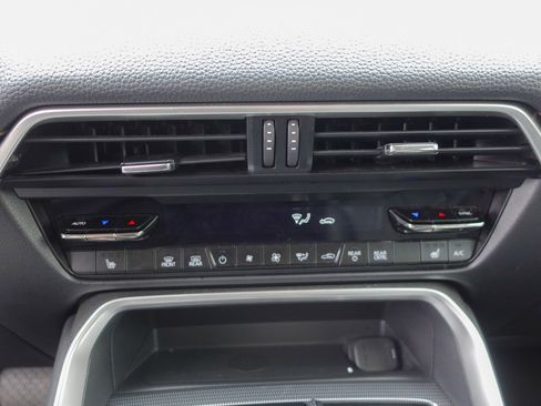 Certified 2024 MAZDA CX-90 3.3 Turbo w/ Preferred Plus image 19