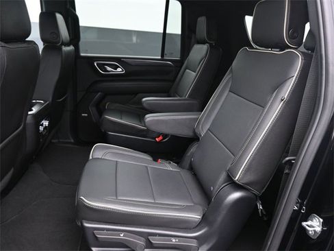 Used 2024 GMC Yukon XL SLT image 11