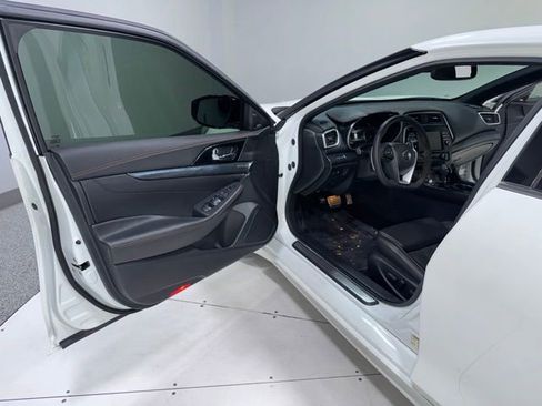 Used 2021 Nissan Maxima SR FWD image 11