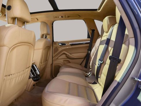 Used 2016 Porsche Cayenne Turbo image 33