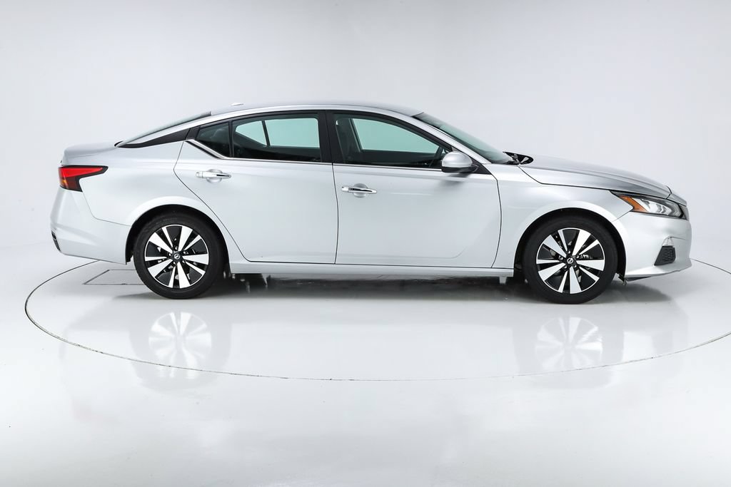 Used 2022 Nissan Altima 2.5 SV FWD image 10