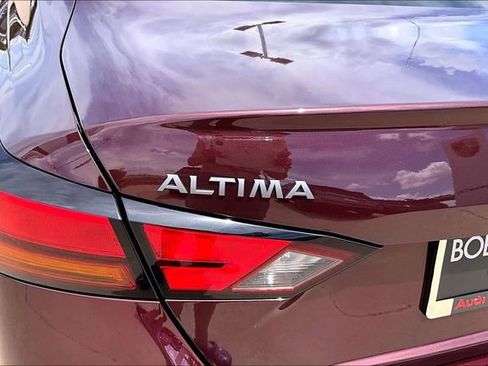 Used 2024 Nissan Altima 2.5 SV FWD image 32