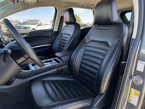 Used 2022 Ford Edge SEL image 25