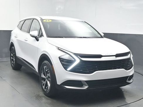 Used 2025 Kia Sportage EX FWD image 2