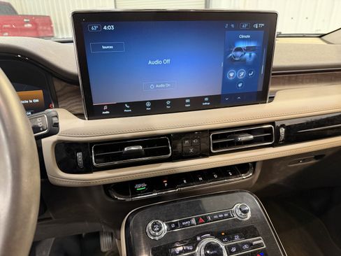 Used 2023 Lincoln Nautilus Reserve image 18