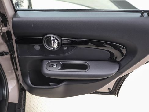 Used 2023 MINI Cooper Clubman S w/ Premium Package image 23