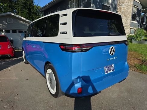 Used 2025 Volkswagen ID. Buzz 1st Edition RWD image 3