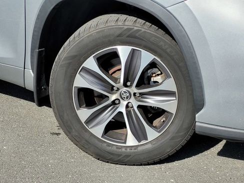 Used 2020 Toyota Highlander XLE image 10