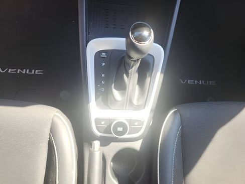 Used 2024 Hyundai Venue Limited FWD image 24