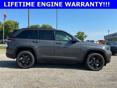 New 2025 Jeep Grand Cherokee Altitude image 8