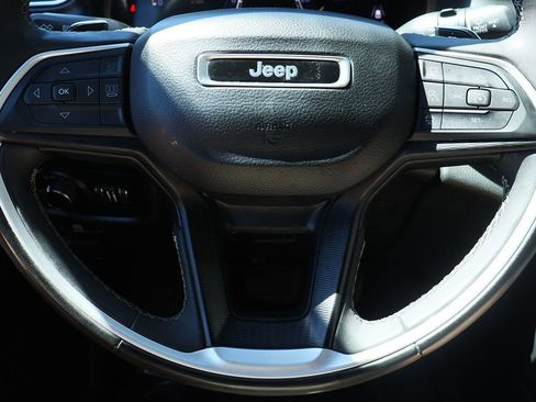 Used 2023 Jeep Grand Cherokee L Laredo image 59