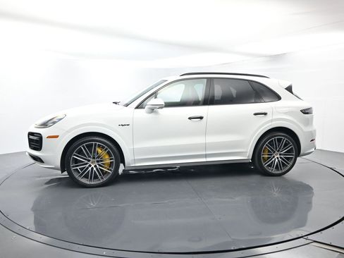 Used 2022 Porsche Cayenne Turbo S image 2