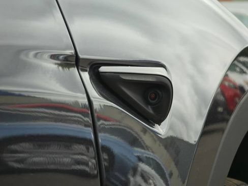 Used 2025 Tesla Model Y Long Range AWD/4WD image 18