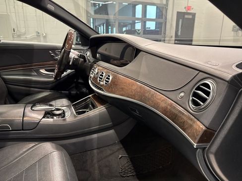 Used 2018 Mercedes-Benz S 560 4MATIC Sedan w/ AMG Line Exterior image 41