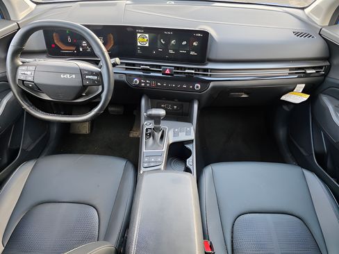 Used 2026 Kia Sportage EX FWD image 19