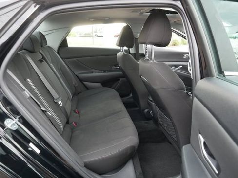 Used 2024 Hyundai Elantra SEL w/ Convenience Package FWD image 19
