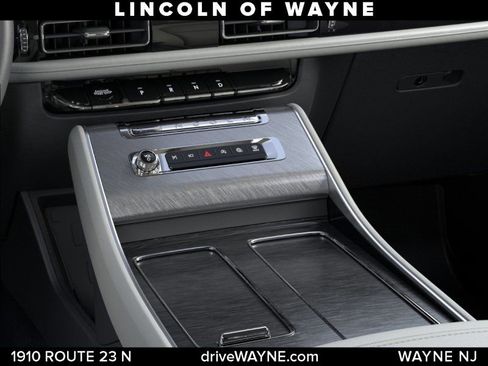 New 2025 Lincoln Aviator AWD image 16