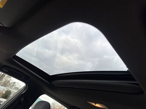 Used 2022 Toyota Corolla SE w/ SE Premium Package image 32