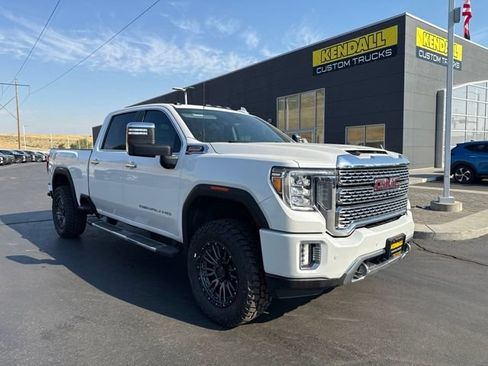 Used 2022 GMC Sierra 2500 Denali w/ Denali Ultimate Package AWD/4WD image 2