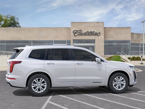 New 2025 Cadillac XT6 Luxury image 5