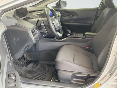 Used 2024 Toyota Prius FWD image 19