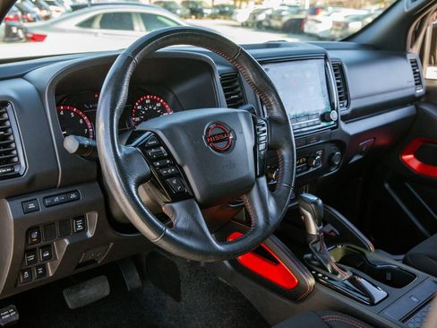 Used 2022 Nissan Frontier PRO-4X image 10
