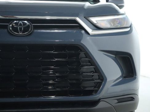 Used 2024 Toyota Grand Highlander XLE image 8