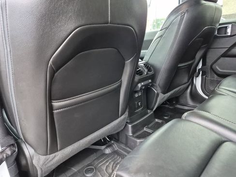 Used 2021 Jeep Wrangler Unlimited Sahara w/ LED Lighting Group AWD/4WD image 19