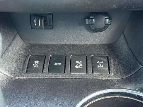 Used 2015 Toyota Highlander LE AWD/4WD image 35